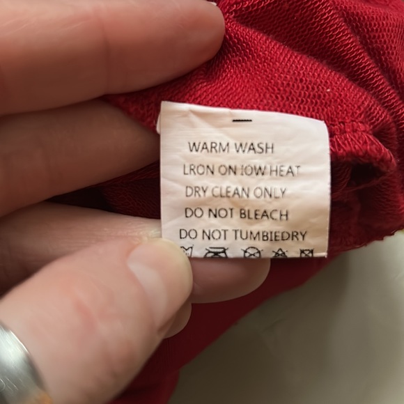 Plain red comfy hoodie - Picture 2 of 4